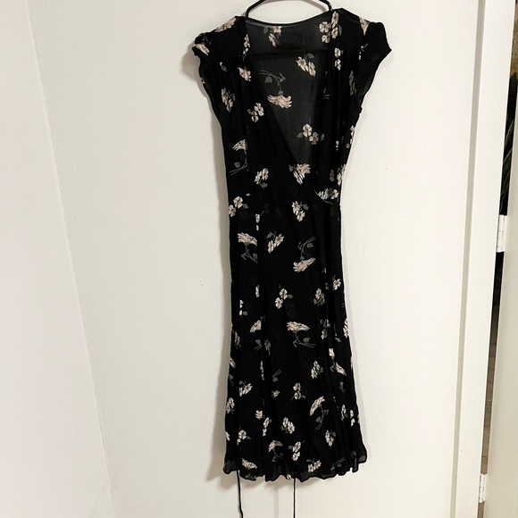 Reformation Carina Wrap Dress ***Rare *** - Picture 8 of 13